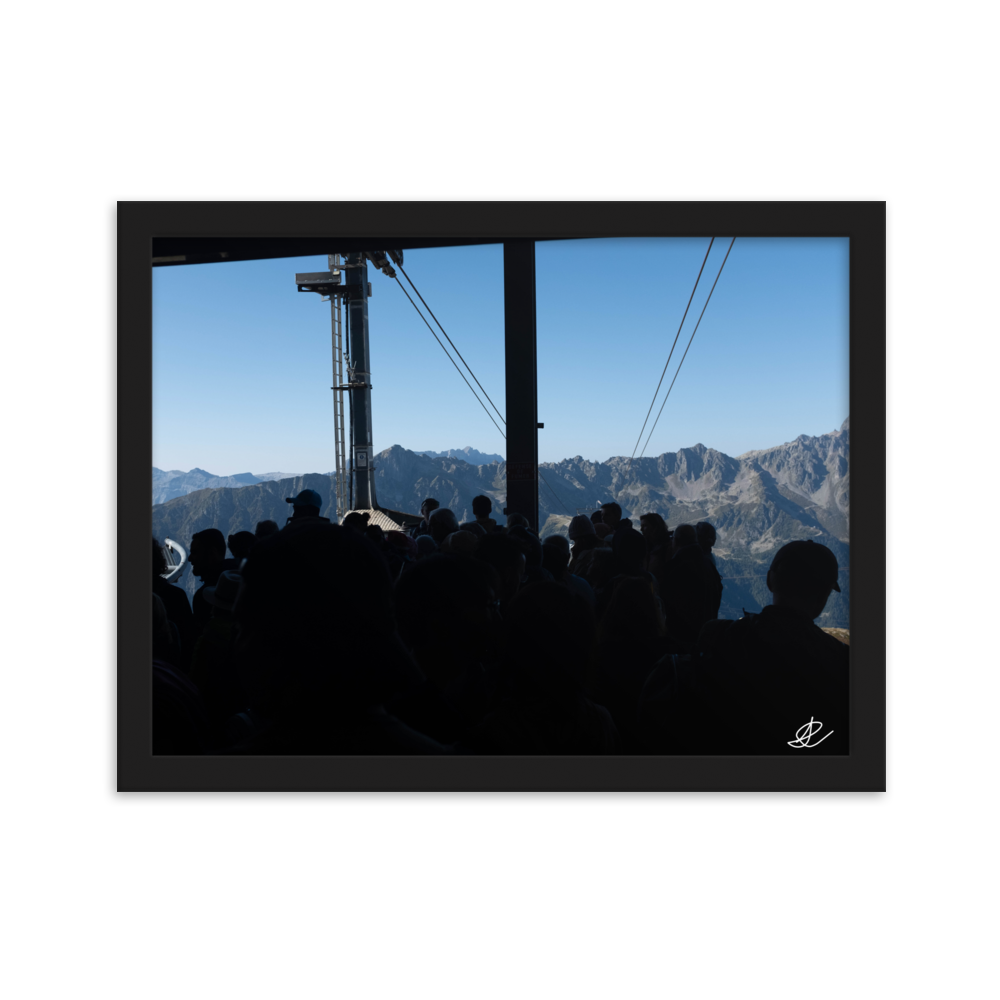 Photographie artistique des montagnes dans le poster "Vers les Sommets", évoquant la grandeur de la nature et l'esprit d'aventure.