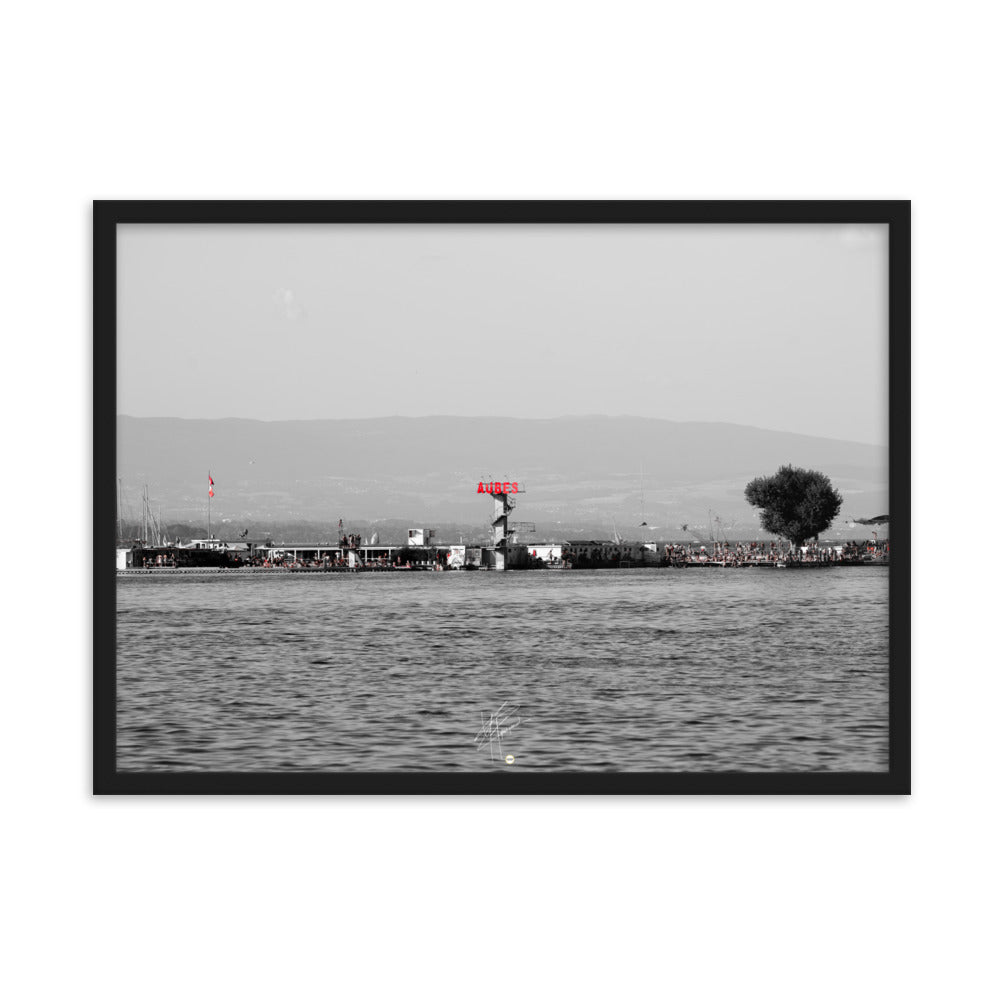 Poster encadré 'Les Aubes' capturant les nuances de rouge des Aubes Musicales aux Bains des Pâquis.