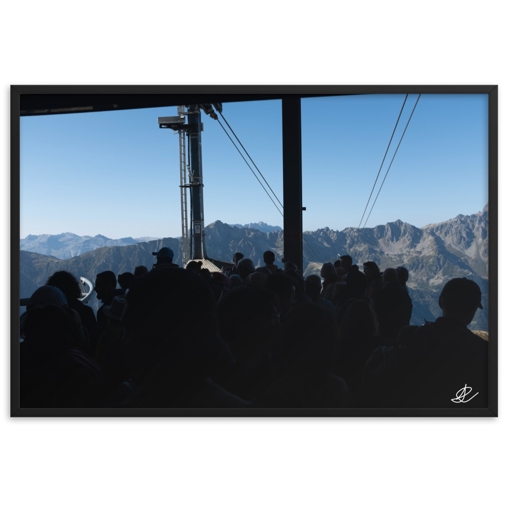 Photographie artistique des montagnes dans le poster "Vers les Sommets", évoquant la grandeur de la nature et l'esprit d'aventure.