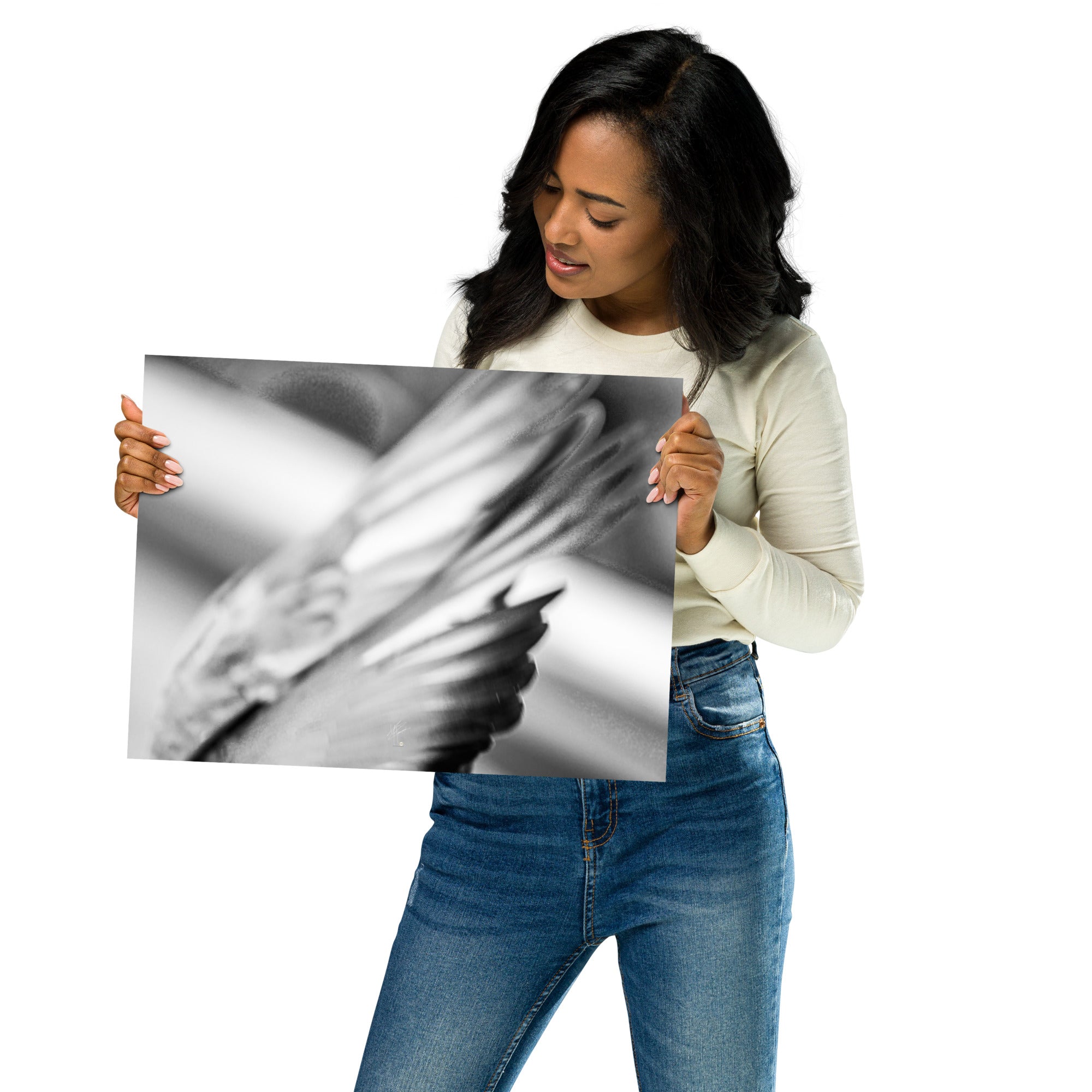 Photographie en noir et blanc du poster 'La touche', mettant en scène les ailes de pigeons en plein vol pour capturer l'essence du mouvement éphémère.