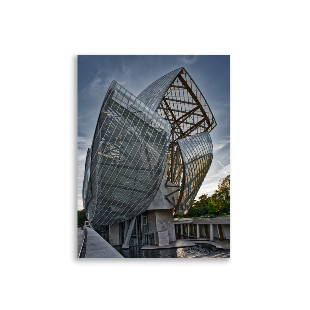 Posters de l'architecture de la Fondation Louis Vuitton a Paris dans le 16 eme arrondissement.