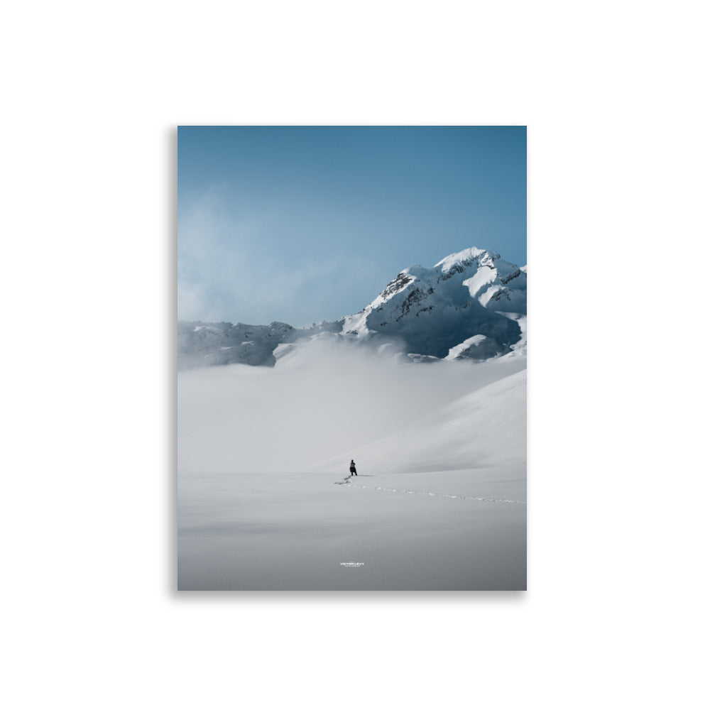 Poster photographie - Paysage - Explorez l'immensité d'un désert enneigé avec cette photographie minimaliste. Un hommage à la nature, parfait pour une décoration intérieure paisible et élégante. - Victor Lévy - Affiche murale 30x40