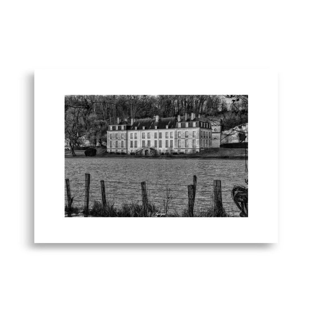 Poster photographie Vendome France - Explorez 'L'Âme du Château', une photographie en noir et blanc captivante d'un château historique. Parfaite pour un intérieur raffiné et classique. - Armel supergus Photo - Affiche murale 50x70