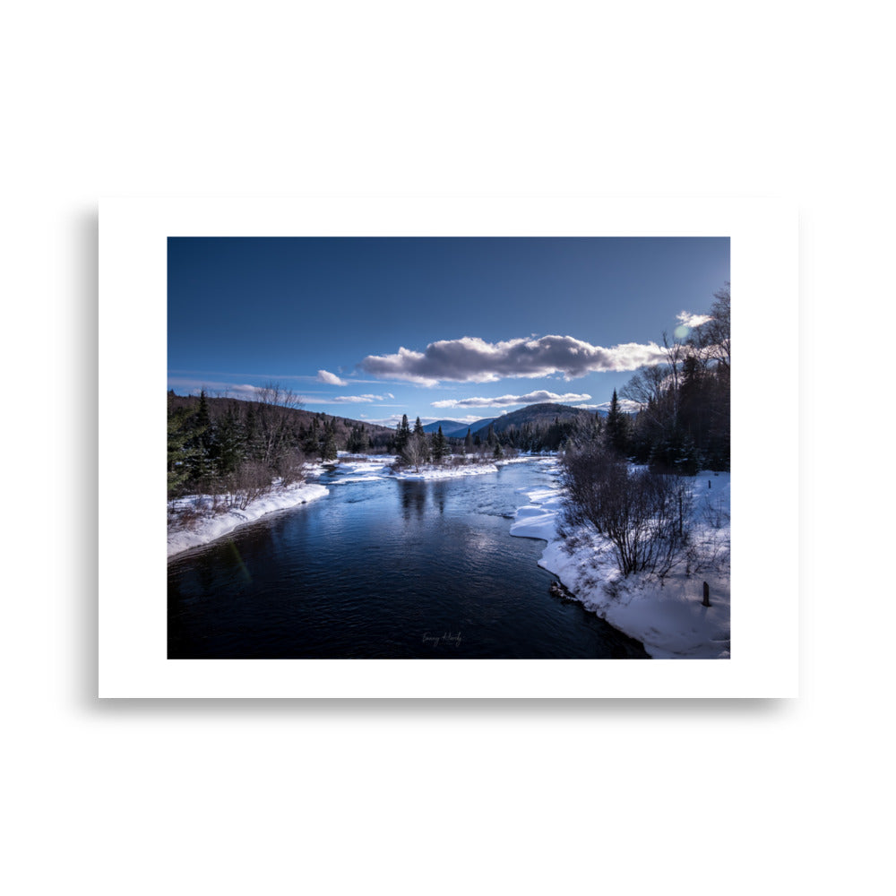 Poster photo - Apportez calme et élégance à votre intérieur avec ce poster de la Rivière du Diable en hiver, un paysage majestueux mêlant sérénité et beauté glaciale. - Fanny Hardy - Canada paysage - Affiche 50x70