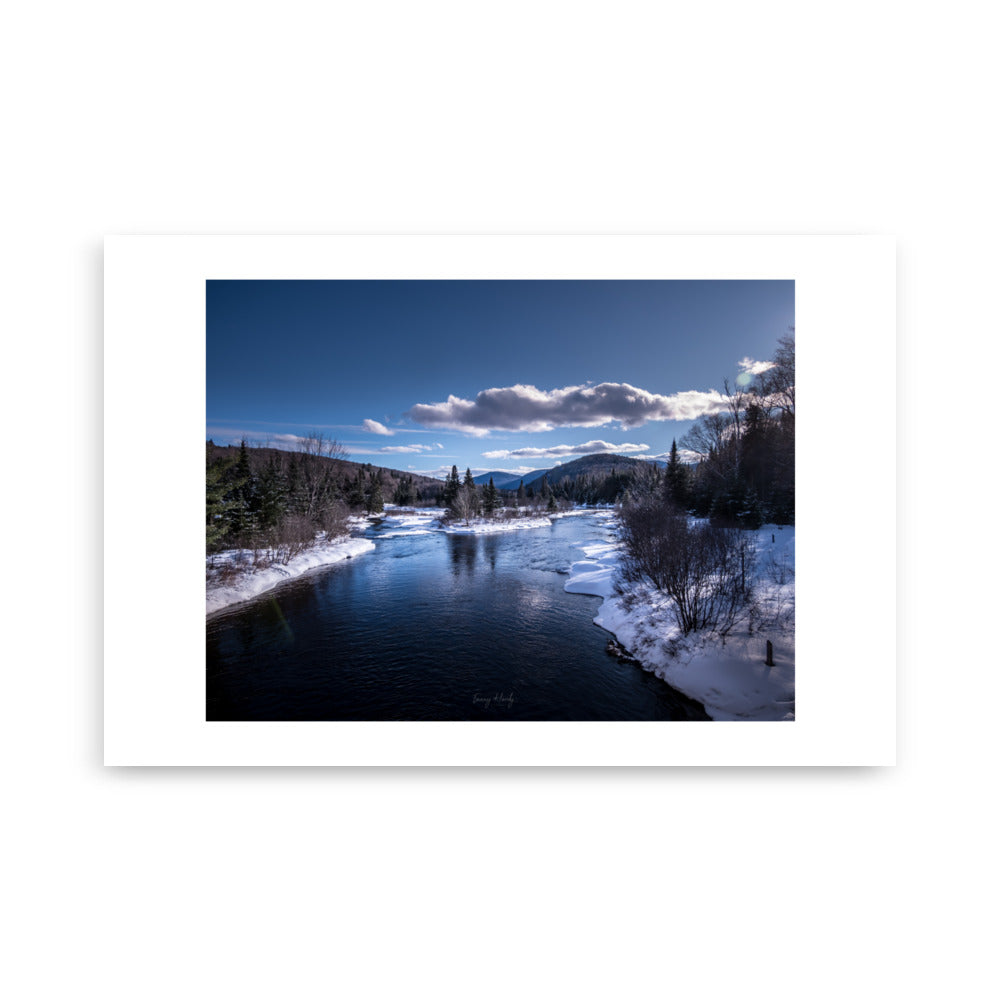 Poster photo - Apportez calme et élégance à votre intérieur avec ce poster de la Rivière du Diable en hiver, un paysage majestueux mêlant sérénité et beauté glaciale. - Fanny Hardy - Canada paysage - Affiche 61x91