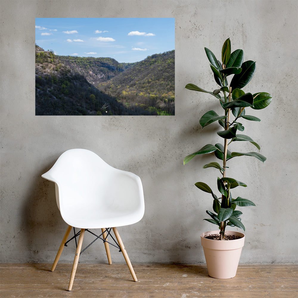 Vue panoramique de la vallée de Rocamadour en Dordogne, illustrant la beauté pittoresque et sereine du paysage, idéale pour apporter une ambiance naturelle à votre intérieur.