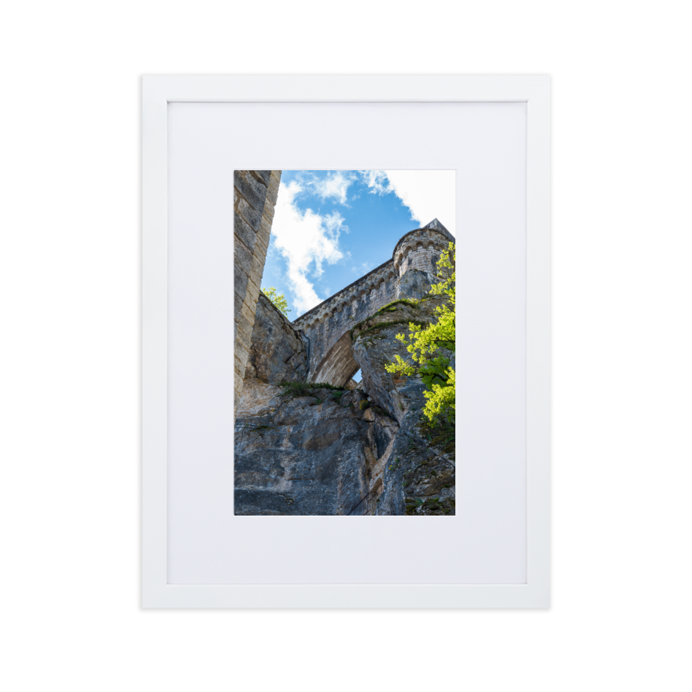 Poster de la photographie "Rocamadour N02", une vue d'en bas du haut de Rocamadour, mettant en valeur son architecture majestueuse.